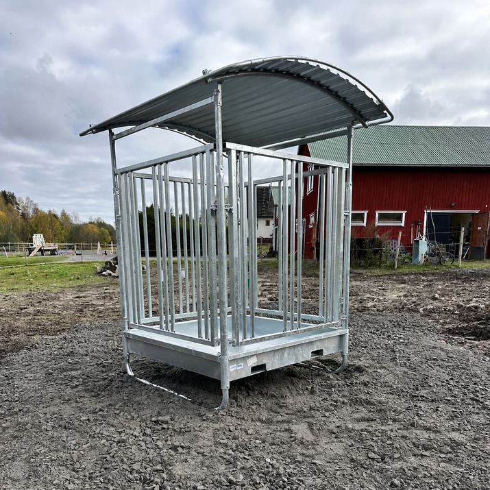 Foderhäck med gallergrind för häst, 8 platser
