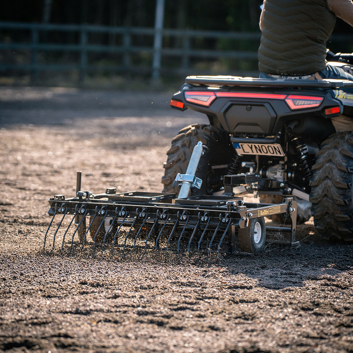 Gårdsharv ATV med justerbart chassi