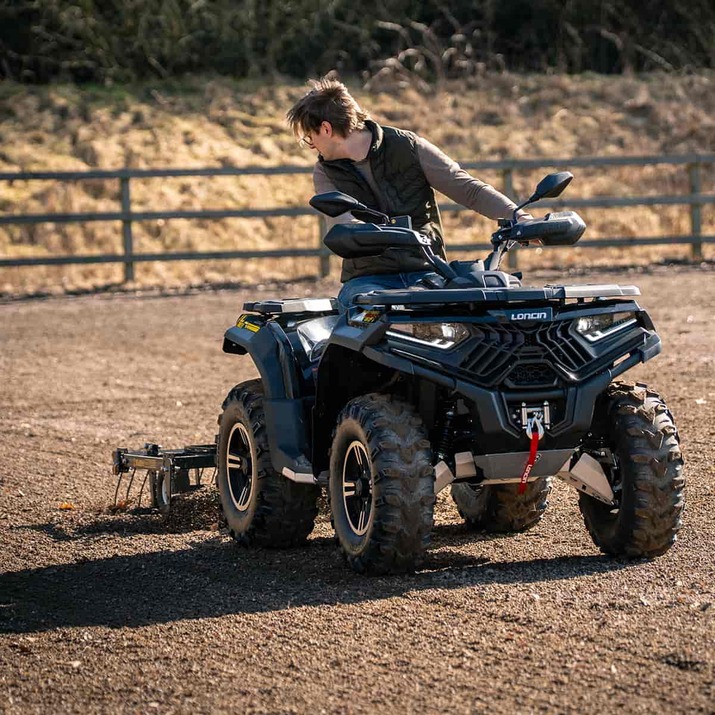 Gårdsharv ATV med justerbart chassi