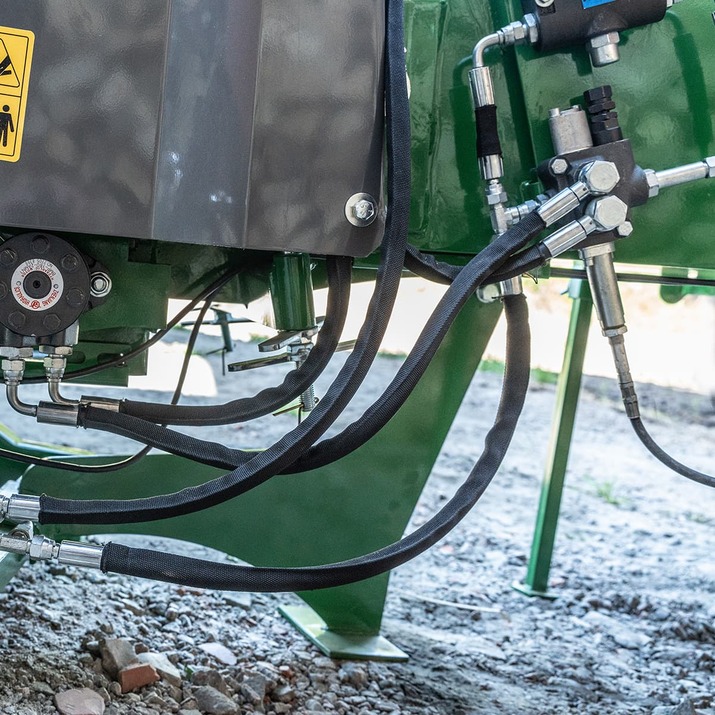 Flishugg 170, hydraulisk inmatning med pump och tank